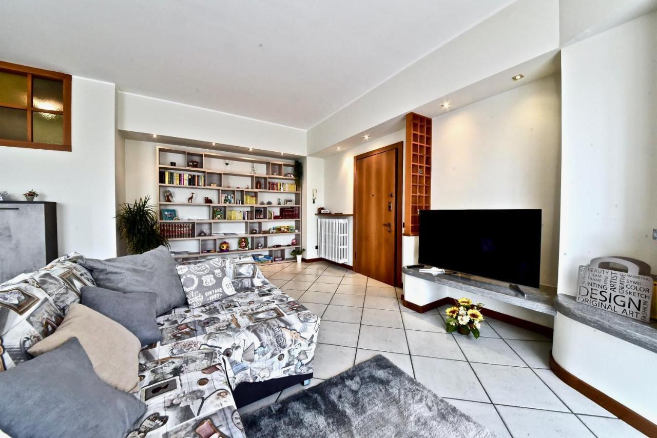 Modern Apartment Halfway Between Milan And Como Cogliate المظهر الخارجي الصورة