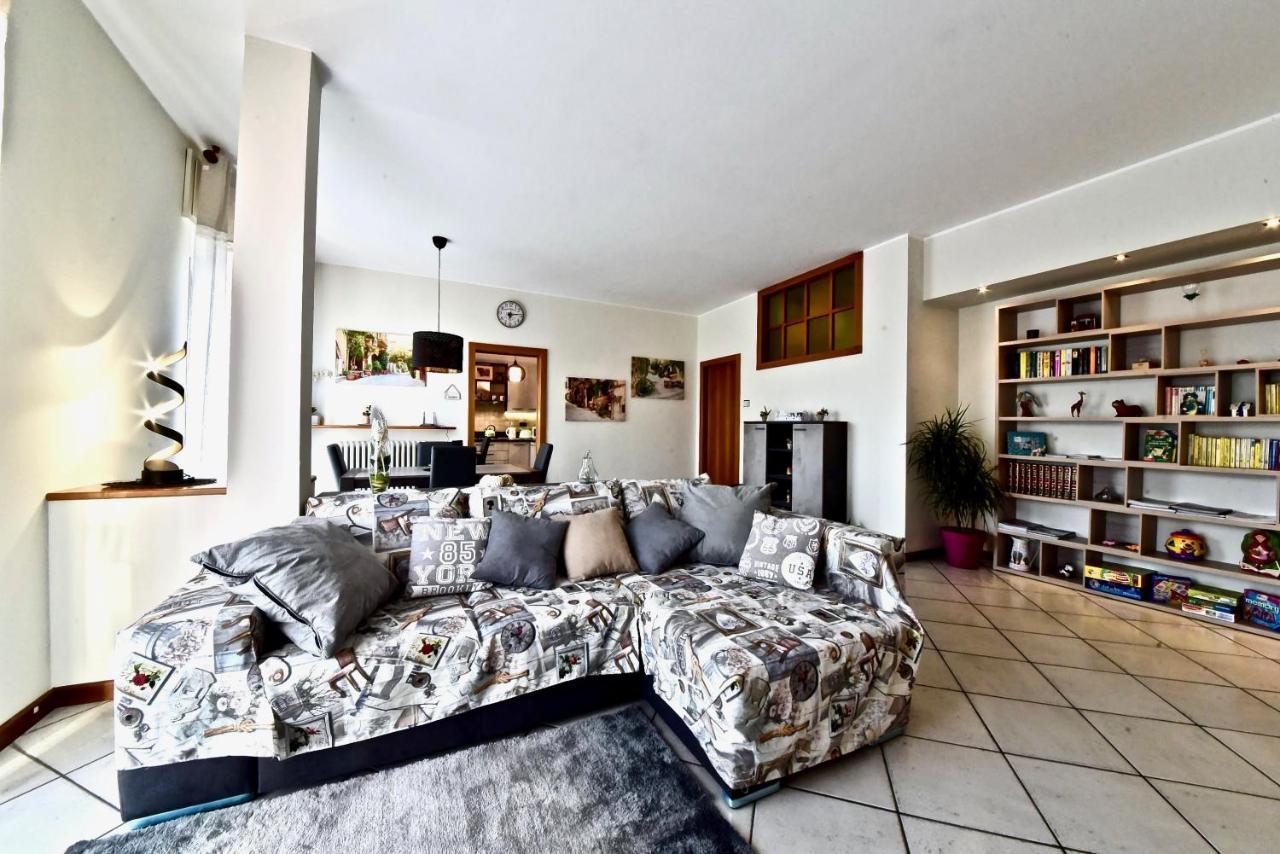 Modern Apartment Halfway Between Milan And Como Cogliate المظهر الخارجي الصورة